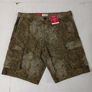 Levi Strauss Secure Cargo Shorts Men's Size 36 Green Camo